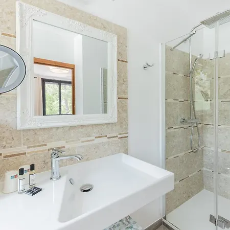 De La Restonica Hotell